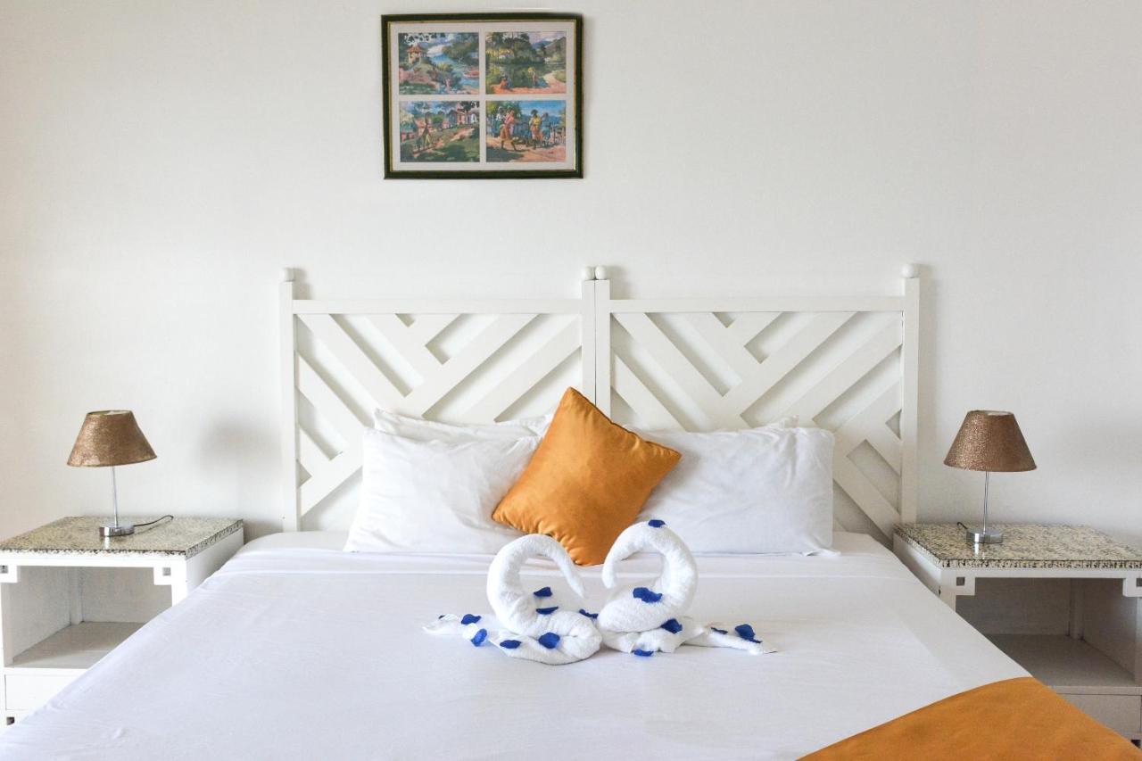 Beach Front Hotel Ocho Ríos Extérieur photo